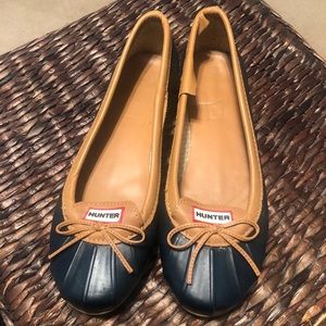 Hunter ballet flats